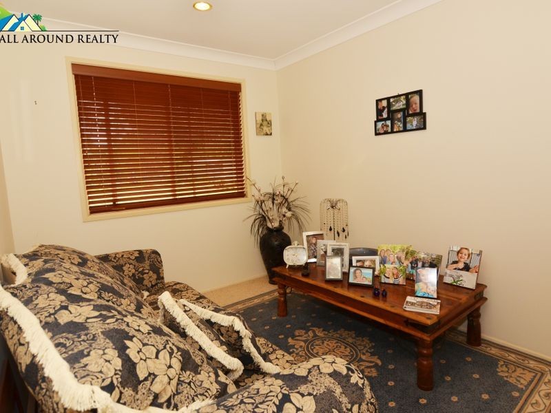 10 Hart Street, Blackbutt QLD 4306