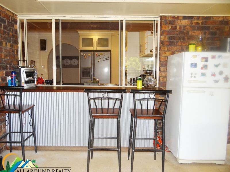10 Hart Street, Blackbutt QLD 4306