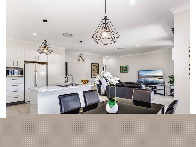 21 Pinnacles Drive, Glass House Mountains QLD 4518