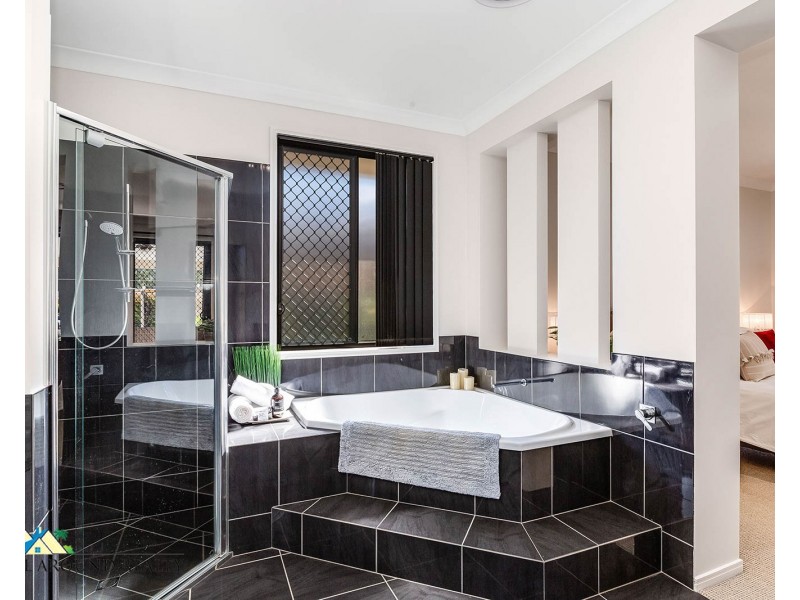 21 Pinnacles Drive, Glass House Mountains QLD 4518