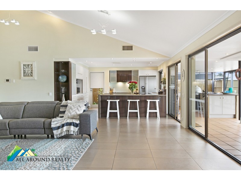 28 Courageous Court, Newport QLD 4020