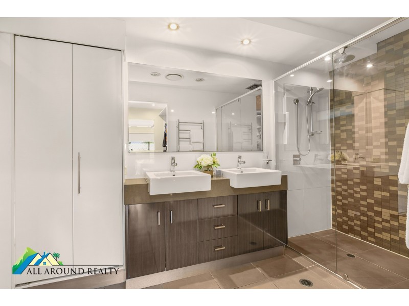 28 Courageous Court, Newport QLD 4020