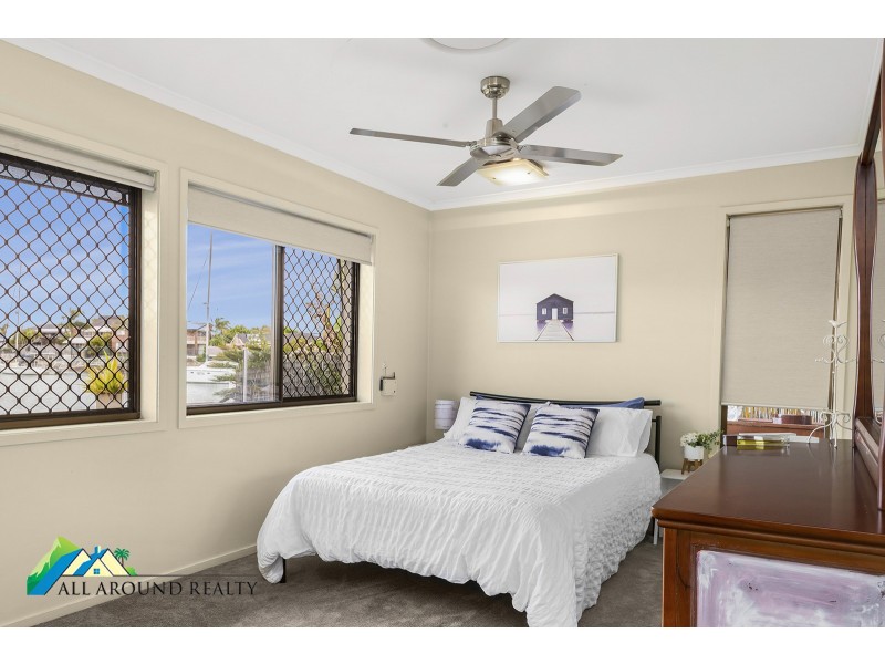 28 Courageous Court, Newport QLD 4020