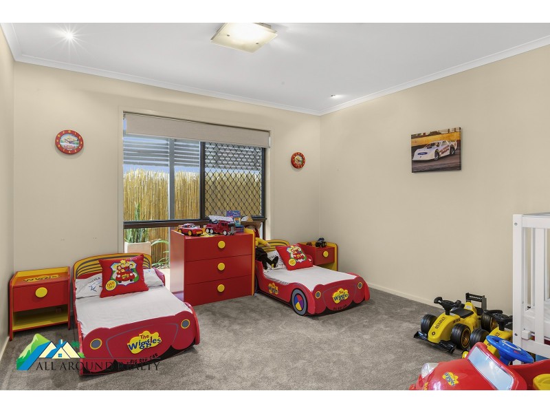 28 Courageous Court, Newport QLD 4020