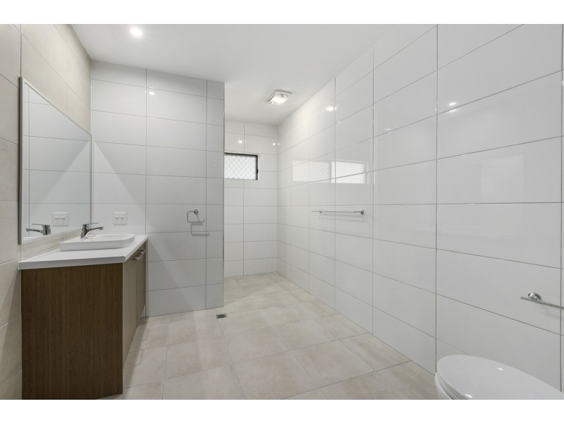 1/4A Leach Avenue, Landsborough QLD 4550