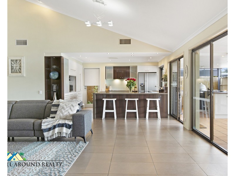 28 Courageous Court, Newport QLD 4020