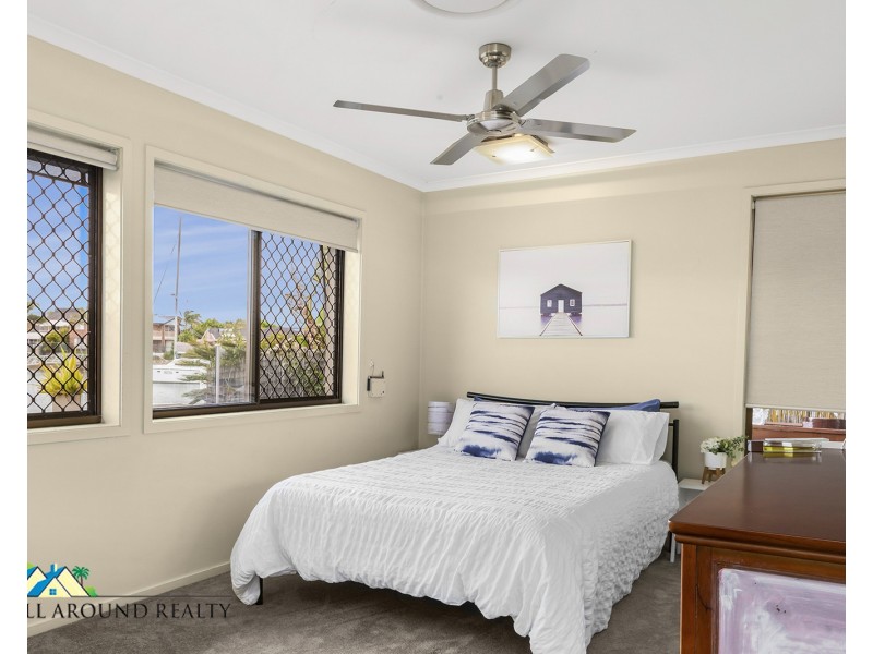 28 Courageous Court, Newport QLD 4020