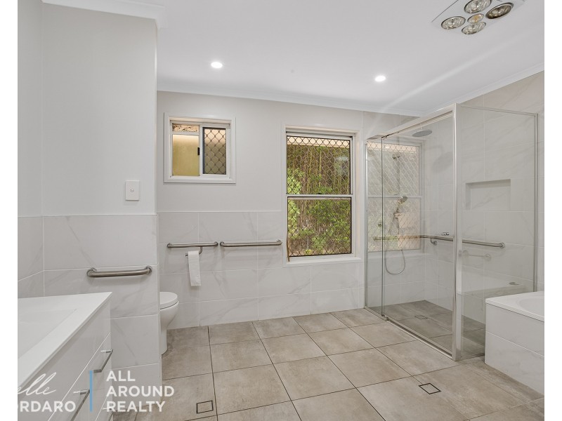 1047 Pumicestone Rd, Toorbul QLD 4510