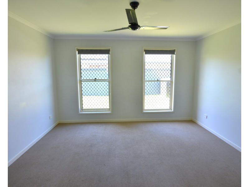 8 Stream Pl, Bellmere QLD 4510