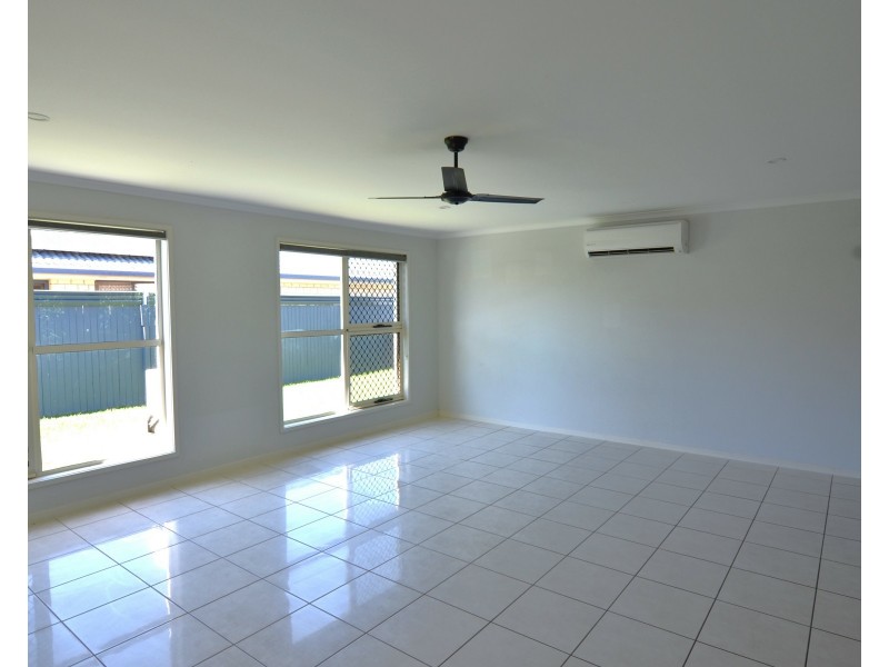 8 Stream Pl, Bellmere QLD 4510
