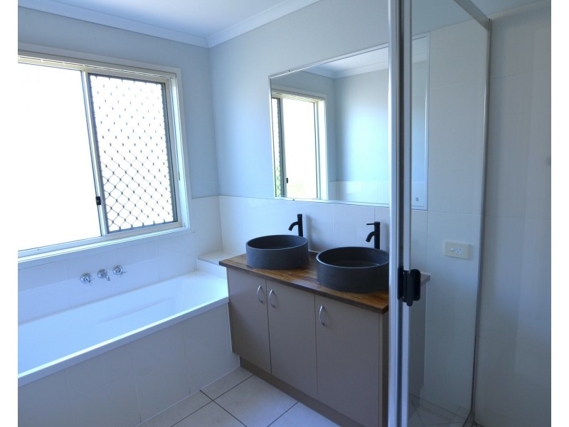 8 Stream Pl, Bellmere QLD 4510