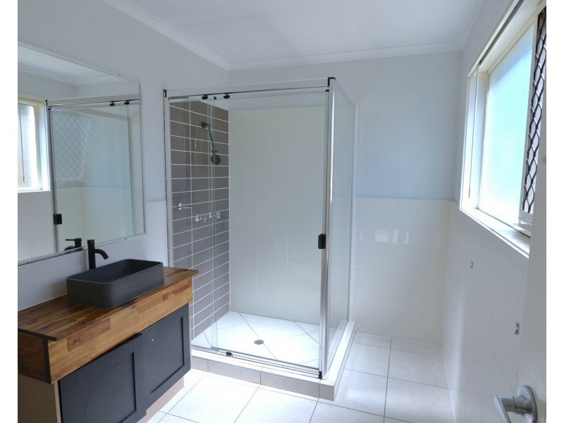 8 Stream Pl, Bellmere QLD 4510