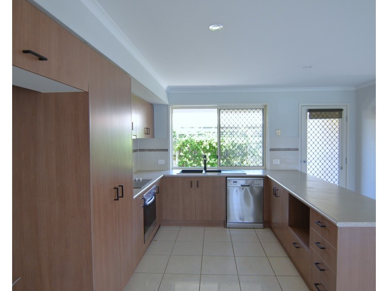 8 Stream Pl, Bellmere QLD 4510