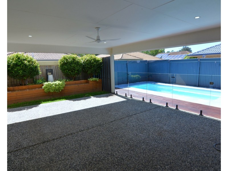 8 Stream Pl, Bellmere QLD 4510