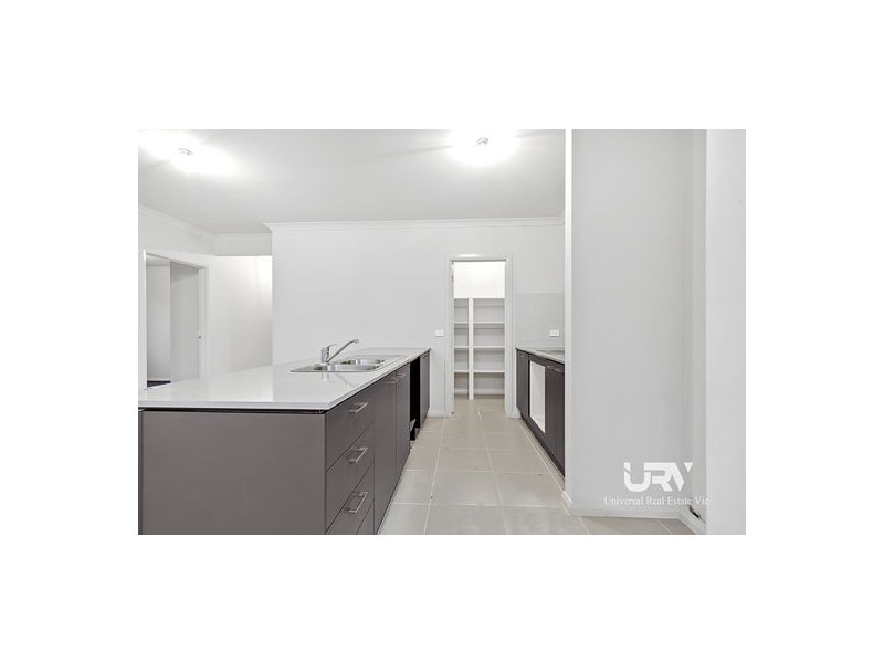 13 Barkers Crescent, Mickleham VIC 3064