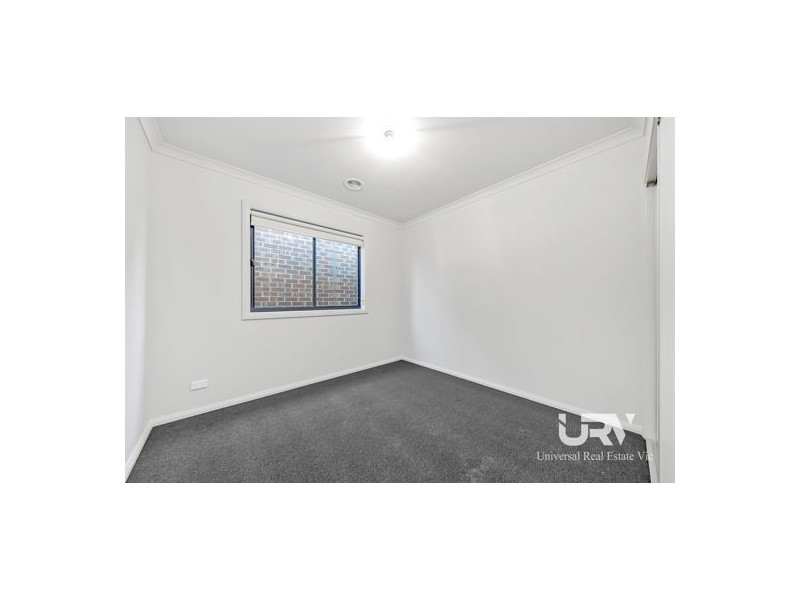 13 Barkers Crescent, Mickleham VIC 3064