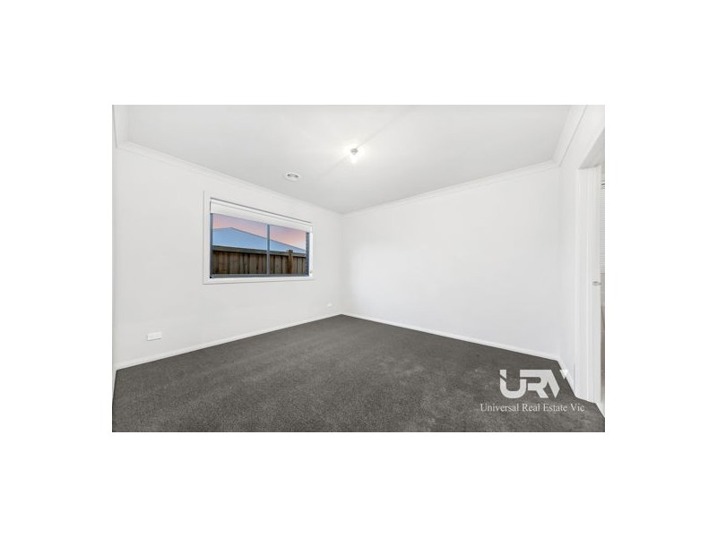 13 Barkers Crescent, Mickleham VIC 3064