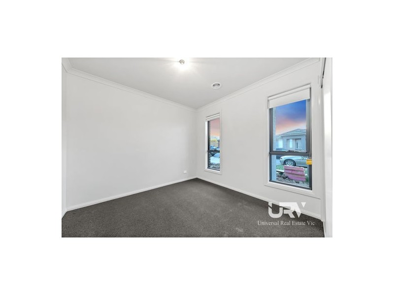 13 Barkers Crescent, Mickleham VIC 3064