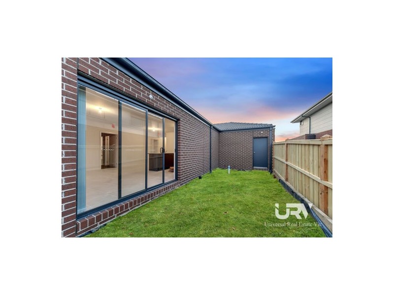 13 Barkers Crescent, Mickleham VIC 3064