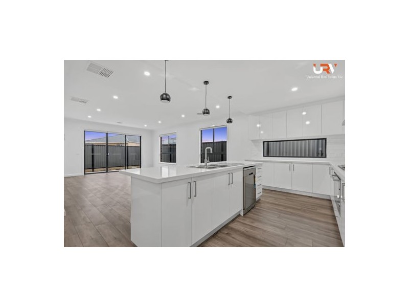 85 Featherwood Crescent, Craigieburn VIC 3064