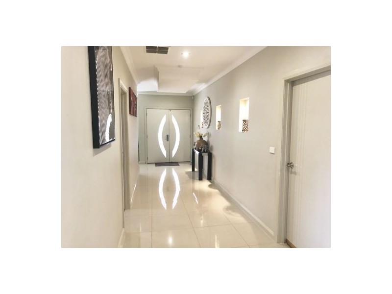 15 Crosskeys Road, Craigieburn VIC 3064