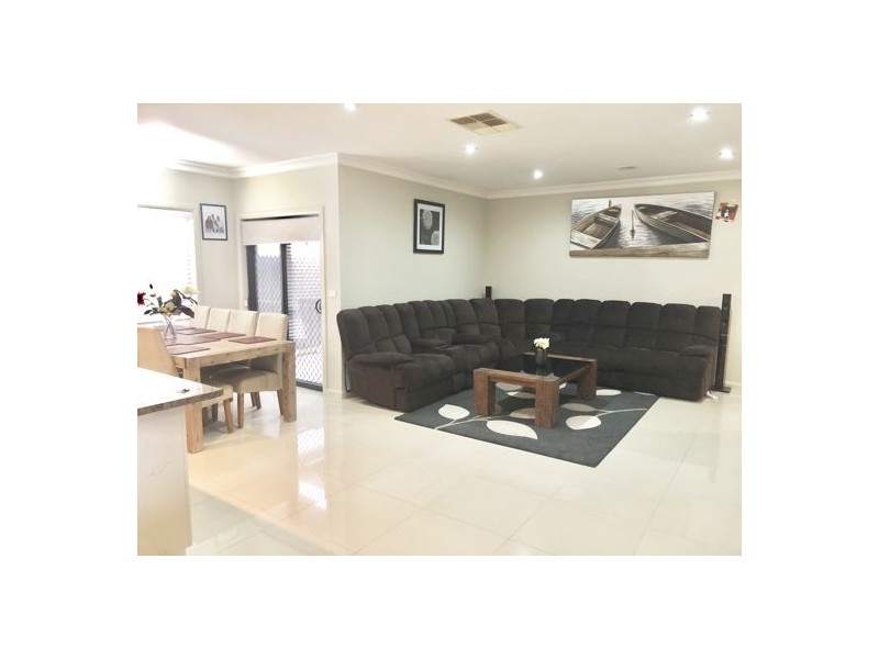 15 Crosskeys Road, Craigieburn VIC 3064