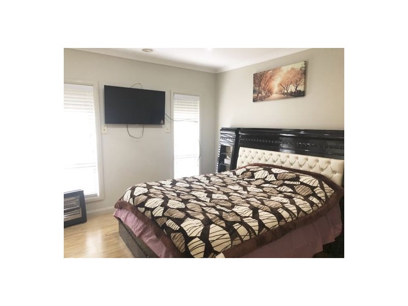 15 Crosskeys Road, Craigieburn VIC 3064