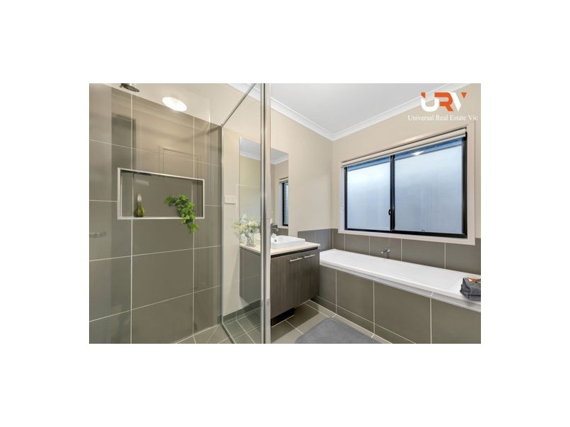34 Kangaroo Road, Craigieburn VIC 3064