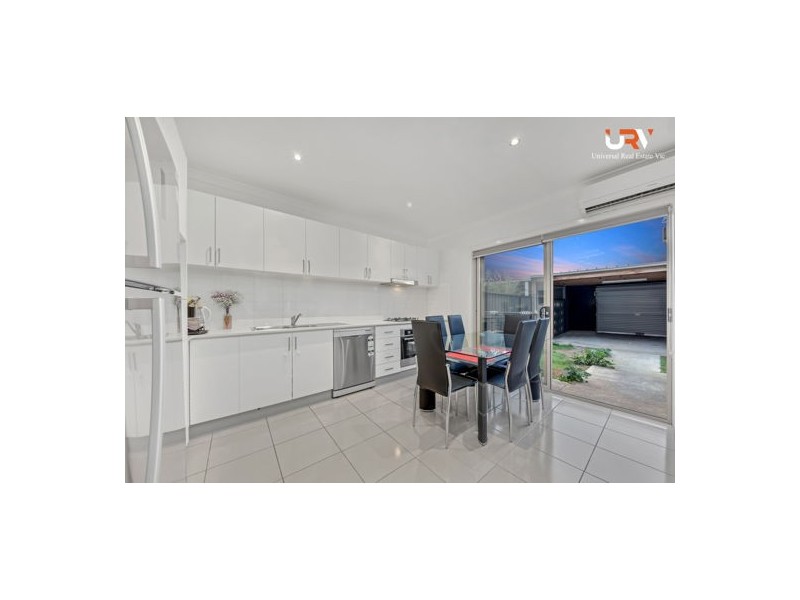 8/1 Hyde Park Avenue, Craigieburn VIC 3064