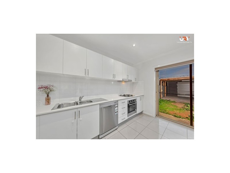 8/1 Hyde Park Avenue, Craigieburn VIC 3064
