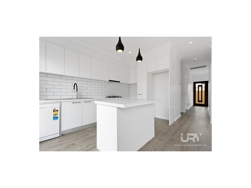 2/49 Gillingham Crescent, Craigieburn VIC 3064