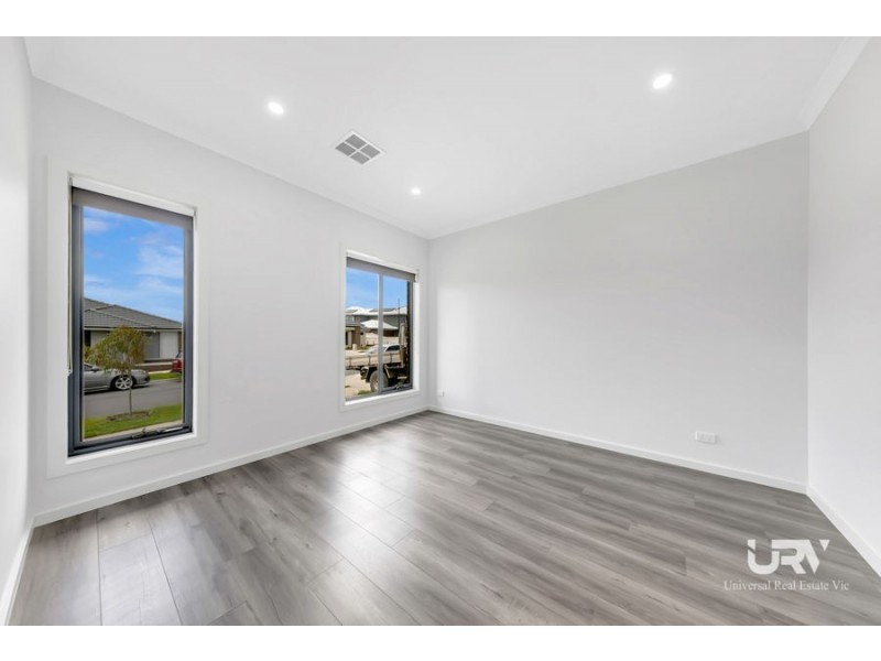 4 Alfred Road, Mickleham VIC 3064