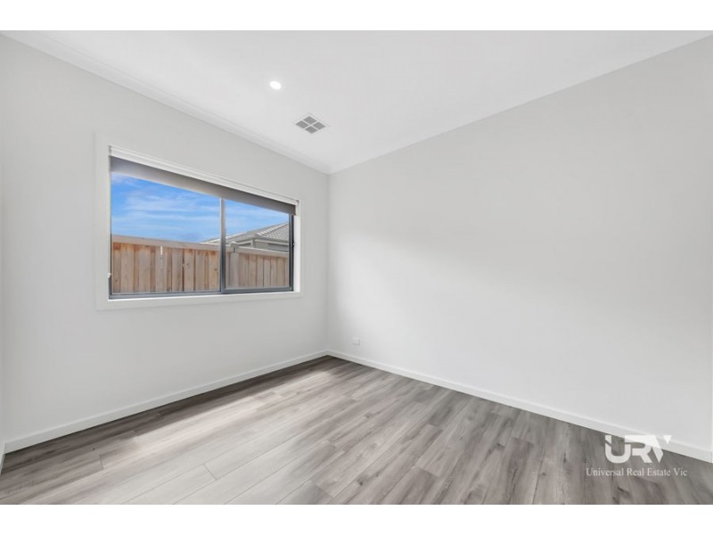 4 Alfred Road, Mickleham VIC 3064