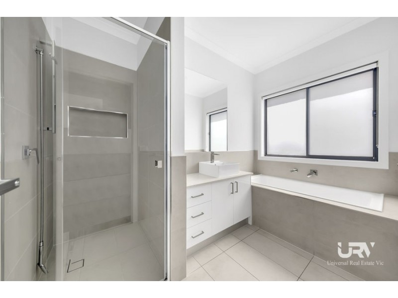 4 Alfred Road, Mickleham VIC 3064