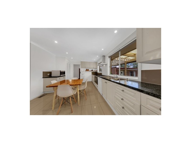 15 Plumpton Avenue, Craigieburn VIC 3064