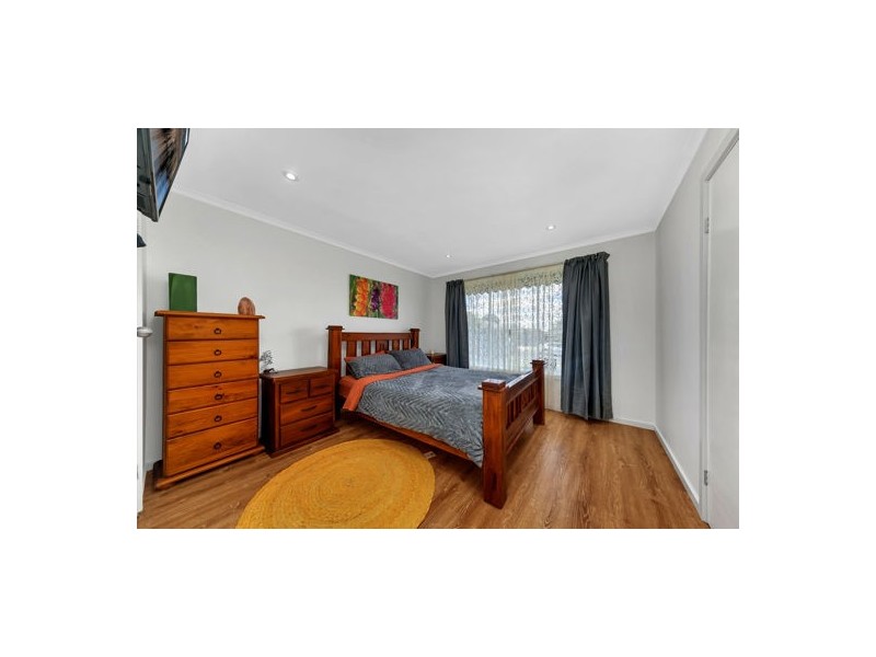 15 Plumpton Avenue, Craigieburn VIC 3064