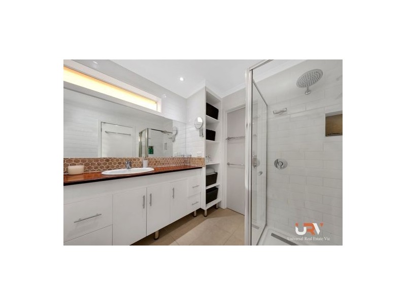 15 Plumpton Avenue, Craigieburn VIC 3064