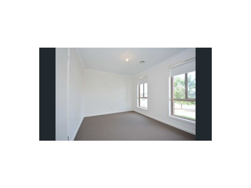 35 Hollington Drive, Mickleham VIC 3064