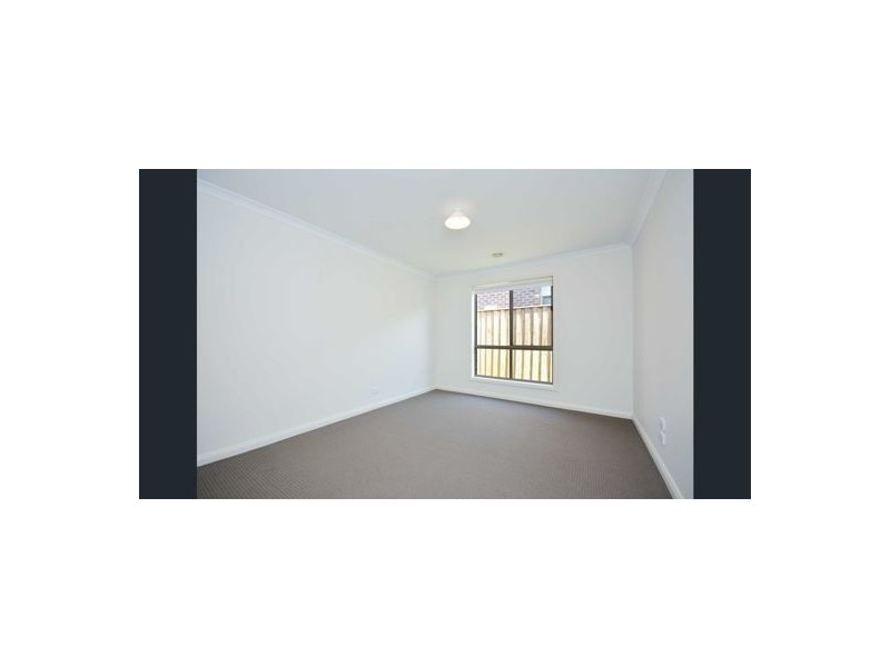 35 Hollington Drive, Mickleham VIC 3064