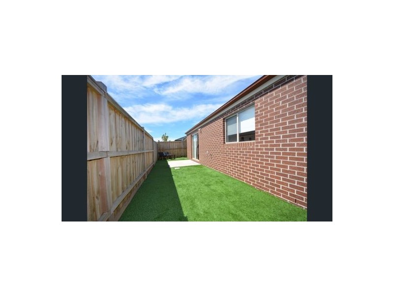 35 Hollington Drive, Mickleham VIC 3064