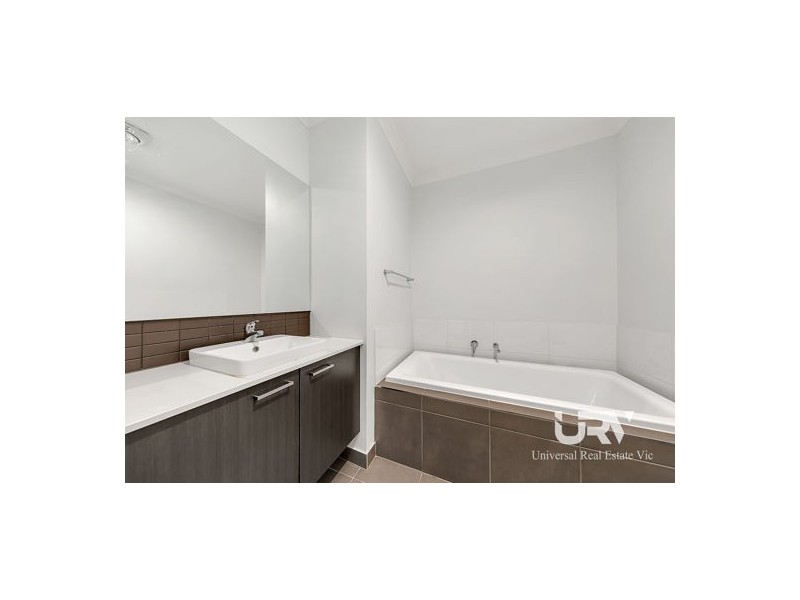 15 Olivetree Loop, Craigieburn VIC 3064