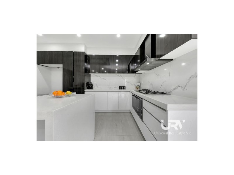 11 Allerby Crescent, Mickleham VIC 3064