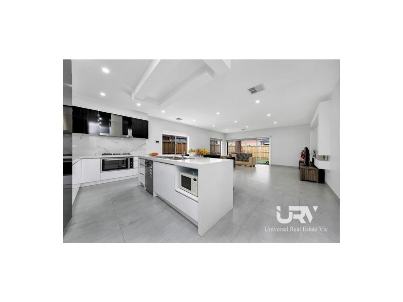 11 Allerby Crescent, Mickleham VIC 3064