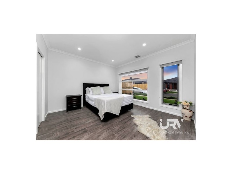 11 Allerby Crescent, Mickleham VIC 3064