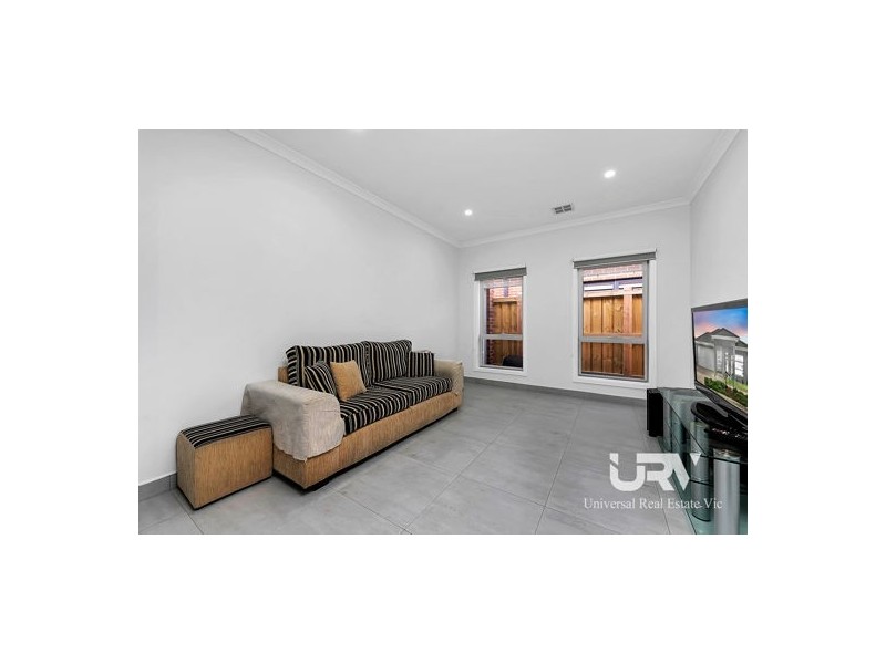 11 Allerby Crescent, Mickleham VIC 3064