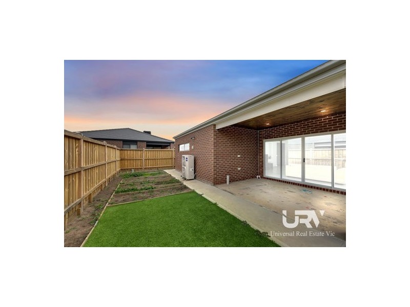 11 Allerby Crescent, Mickleham VIC 3064