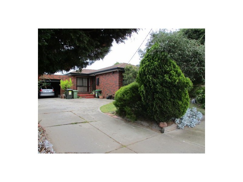 12 Bainbridge Close, Craigieburn VIC 3064