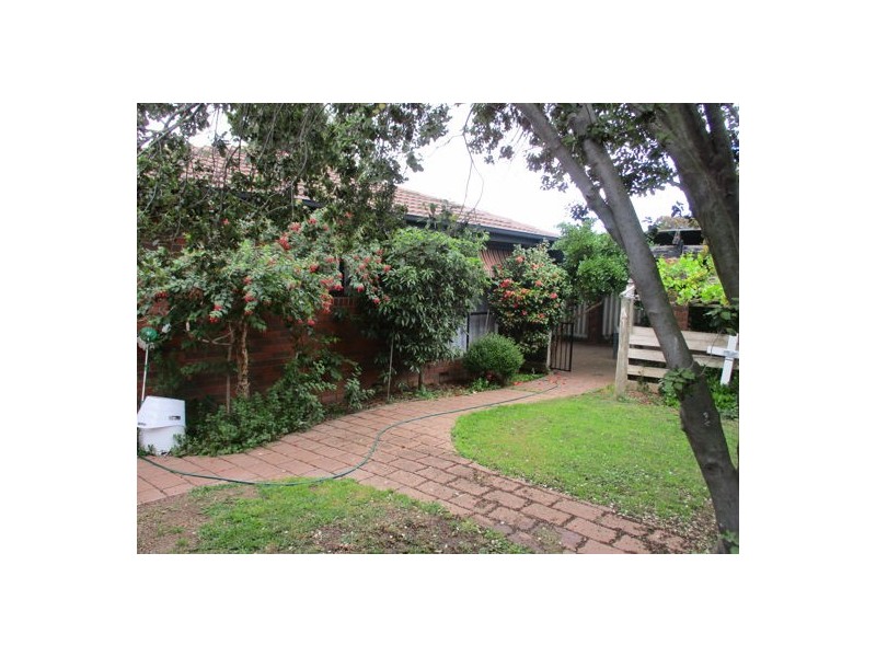 12 Bainbridge Close, Craigieburn VIC 3064