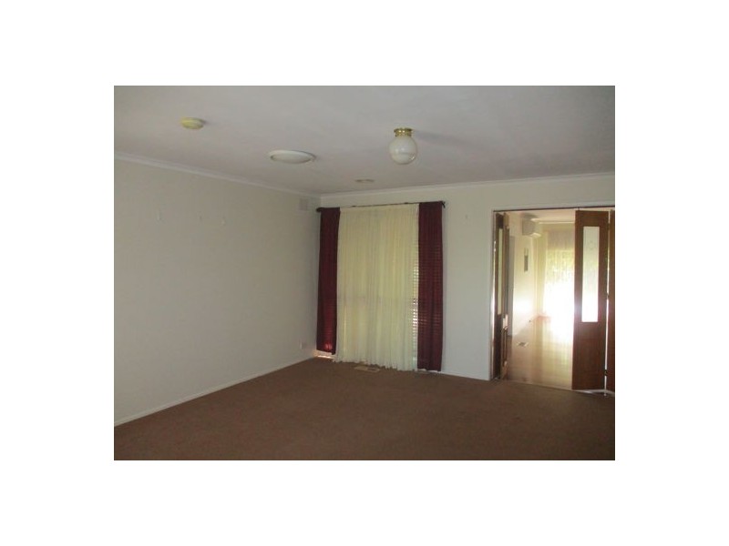 12 Bainbridge Close, Craigieburn VIC 3064