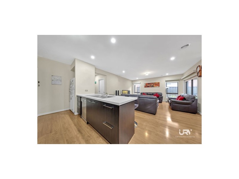 18 Evergreen Crescent, Craigieburn VIC 3064